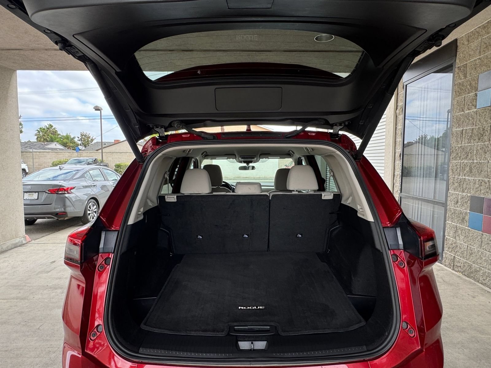 Used 2025 Nissan Rogue SV AWD/4WD image 32