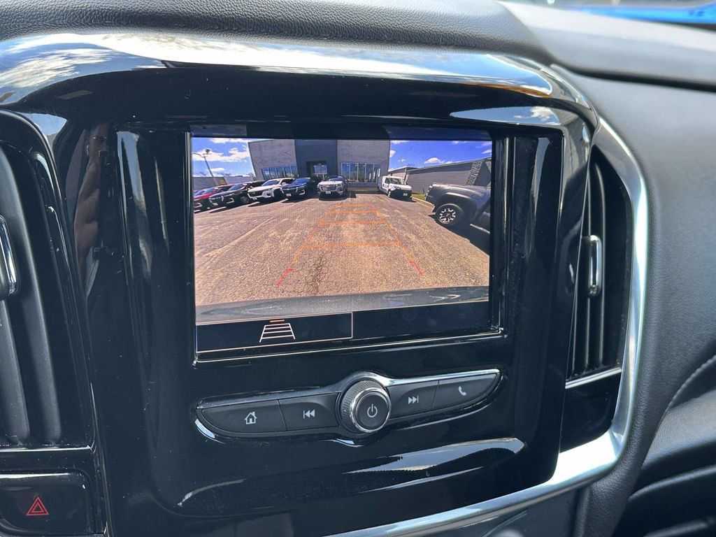 Used 2023 Chevrolet Traverse LT FWD image 25