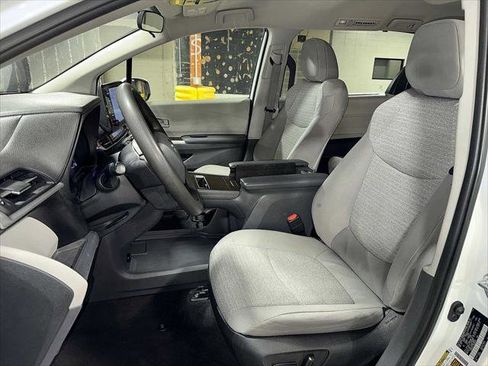 Certified 2022 Toyota Sienna LE FWD image 15