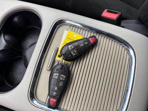 Used 2016 Dodge Grand Caravan SXT w/ Rear Park Assist Package image 4