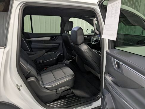 Used 2025 Buick Enclave Preferred image 28