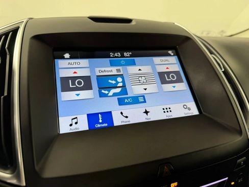 Used 2017 Ford Edge Titanium w/ Technology Package FWD image 21