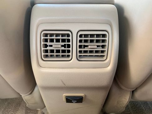 Used 2000 Toyota Avalon XLS image 25