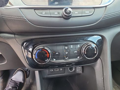 Used 2020 Buick Encore GX Preferred w/ Cold Weather Comfort Package AWD/4WD image 18