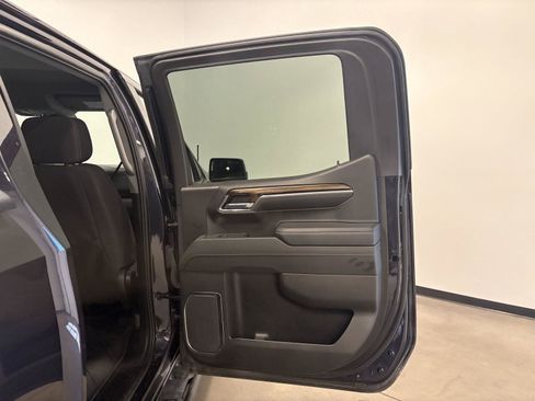 Used 2023 Chevrolet Silverado 1500 LT w/ Z71 Off-Road Package AWD/4WD image 40