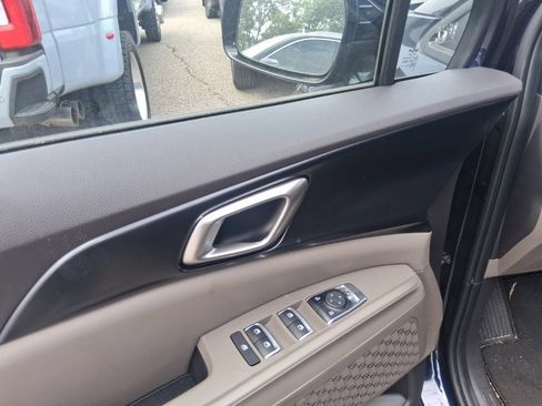 Certified 2026 Kia Carnival FWD image 11