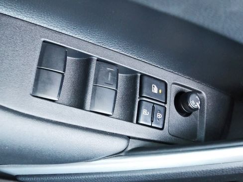 Used 2024 Toyota Corolla Cross XLE image 19