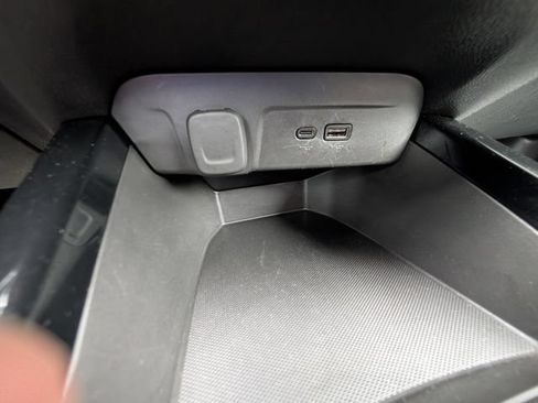 Used 2025 Chevrolet Trax LT FWD image 23