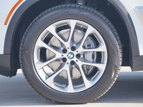 New 2026 BMW X5 sDrive40i image 5