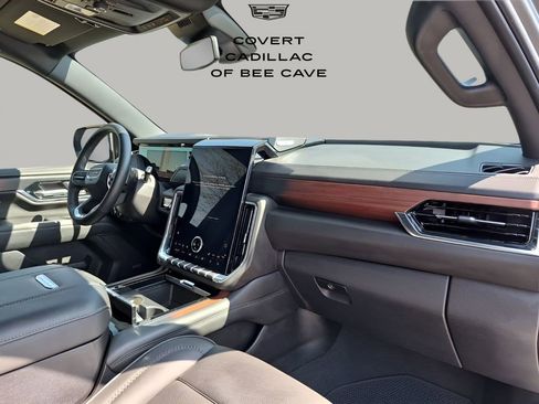 Used 2025 GMC Yukon XL Denali image 16