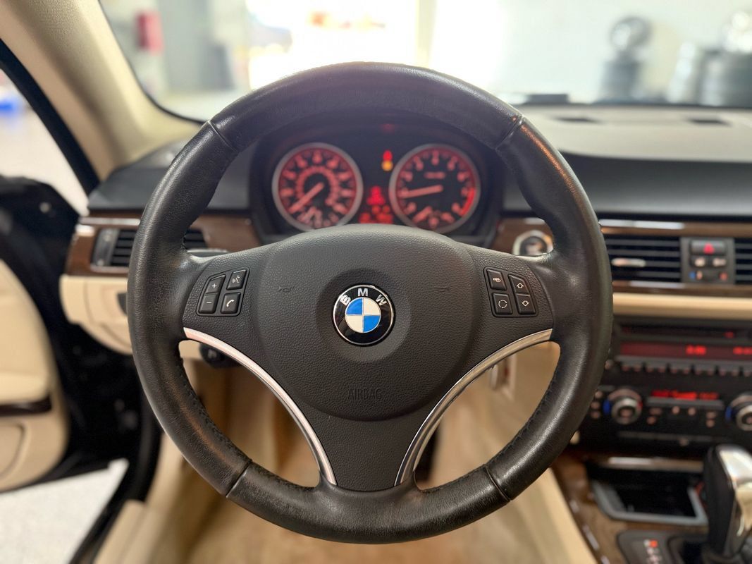Used 2013 BMW 335i xDrive Coupe AWD/4WD image 25