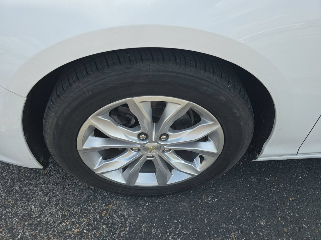 Used 2020 Chevrolet Malibu LT FWD image 9