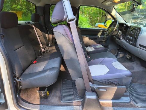 Used 2013 Chevrolet Silverado 1500 LS image 2