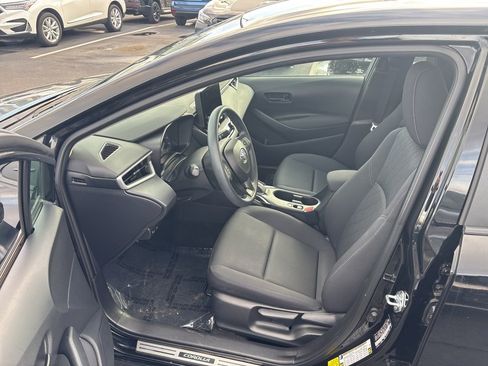 Used 2023 Toyota Corolla LE image 9