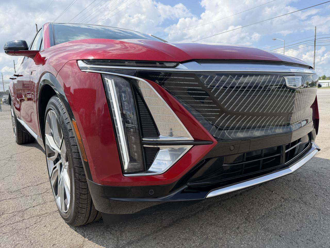 Used 2024 Cadillac Lyriq Luxury w/ LPO, Floor Liner Package AWD/4WD image 19