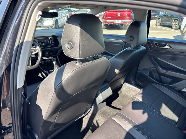 Used 2024 Volkswagen Jetta SE FWD image 9