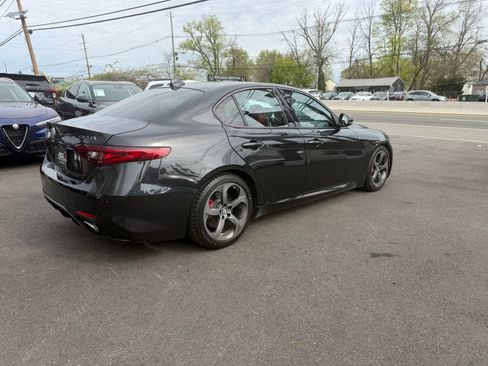 Used 2017 Alfa Romeo Giulia w/ Sport Appearance Package image 5