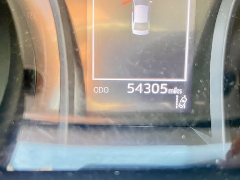 Used 2020 Toyota Camry LE FWD image 5