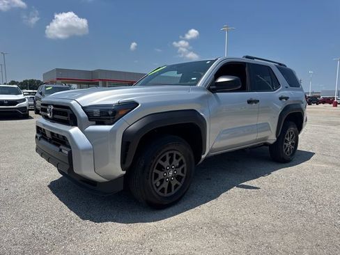 Used 2025 Toyota 4Runner SR5 AWD/4WD image 2