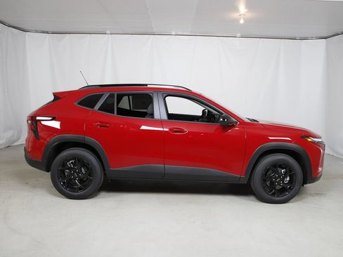 New 2026 Chevrolet Trax LT w/ Sunroof Package FWD image 2