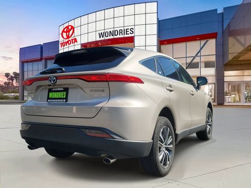 Used 2021 Toyota Venza LE AWD/4WD image 4