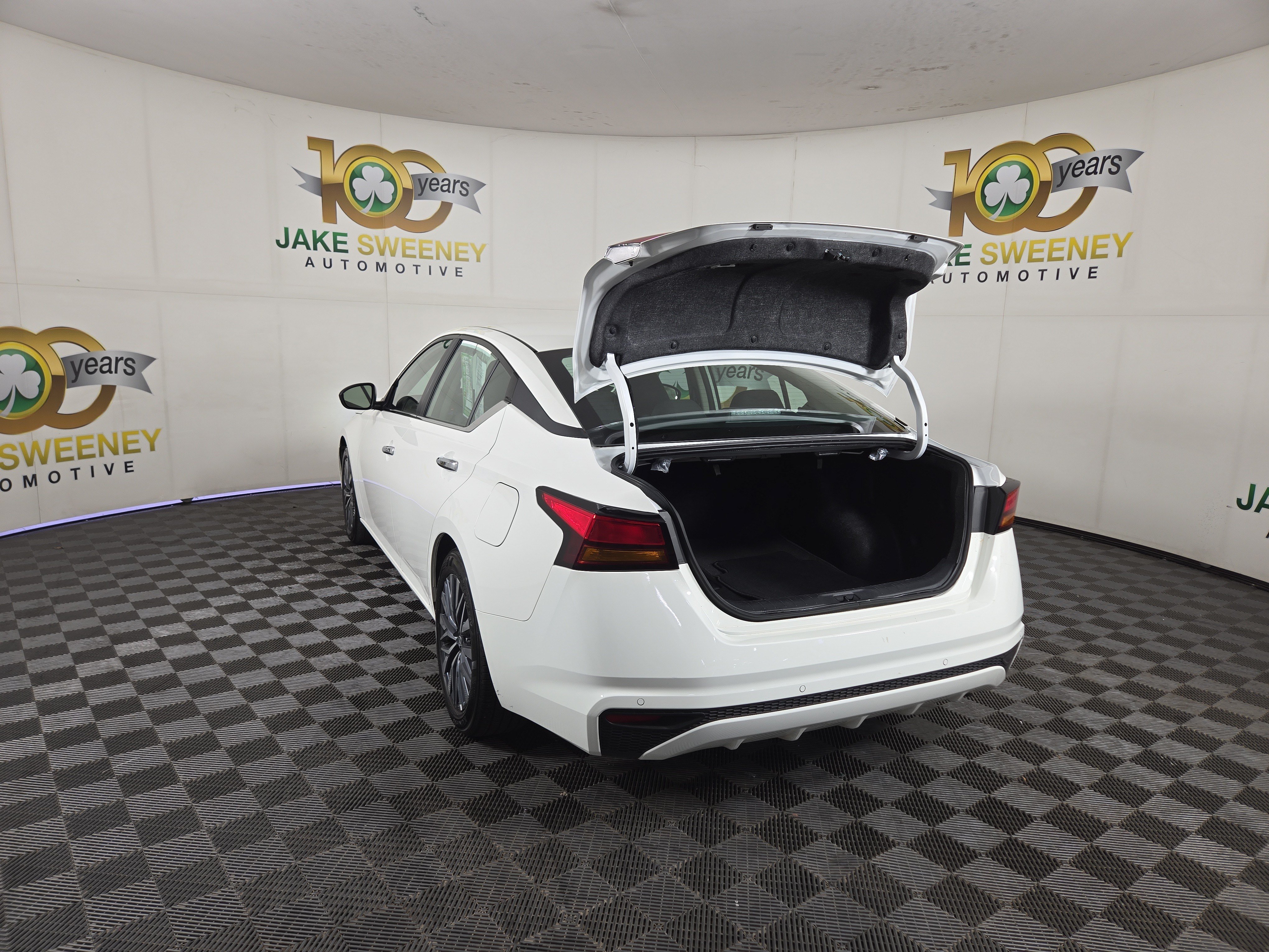 Used 2025 Nissan Altima 2.5 SV FWD image 30