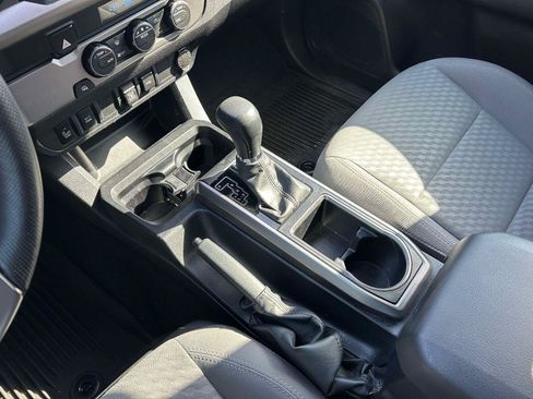 Used 2022 Toyota Tacoma SR5 w/ Technology Package RWD image 17
