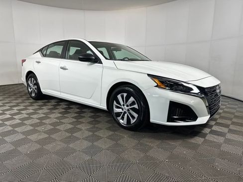 Certified 2025 Nissan Altima 2.5 S image 2