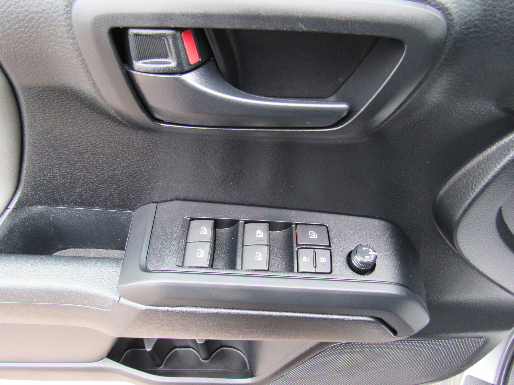 Used 2021 Toyota Tacoma SR AWD/4WD image 13
