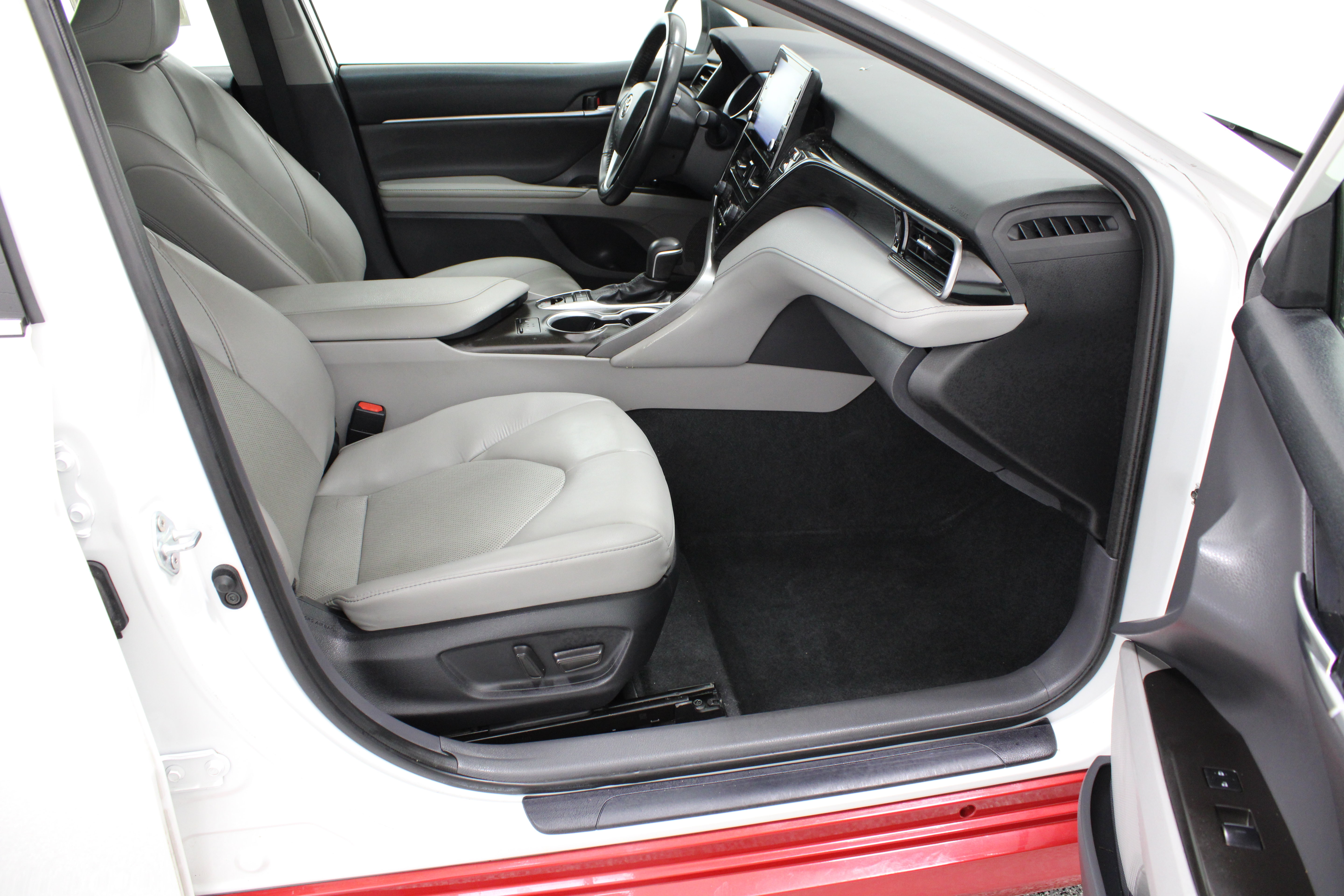 Used 2023 Toyota Camry XLE FWD image 37