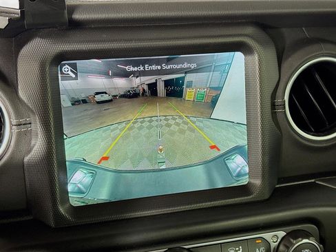 Used 2022 Jeep Gladiator Overland w/ Popular Equipment Package image 17