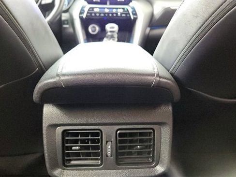 Used 2023 Toyota Venza Limited image 53