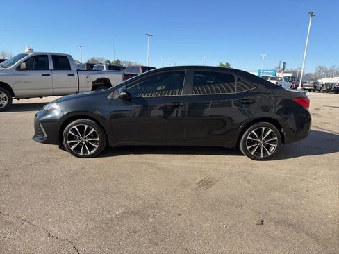 Used 2018 Toyota Corolla SE w/ SE Premium Package image 2