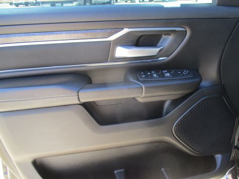 Used 2024 RAM 1500 Big Horn AWD/4WD image 33