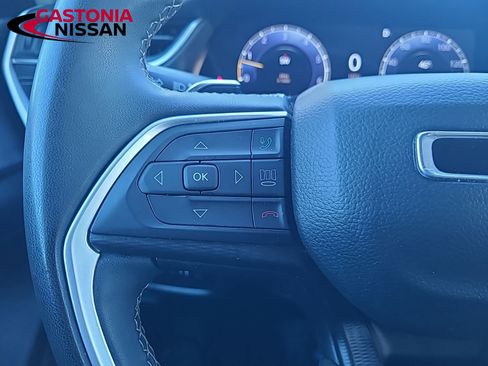 Used 2023 Jeep Grand Cherokee L Laredo image 36