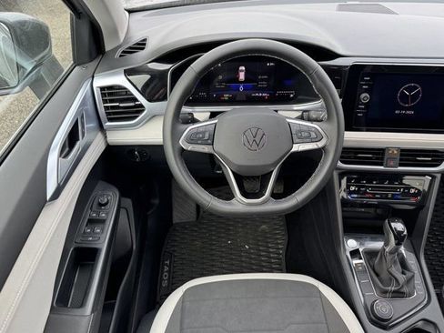 Used 2025 Volkswagen Taos SE w/ Taos Adventure Package image 14