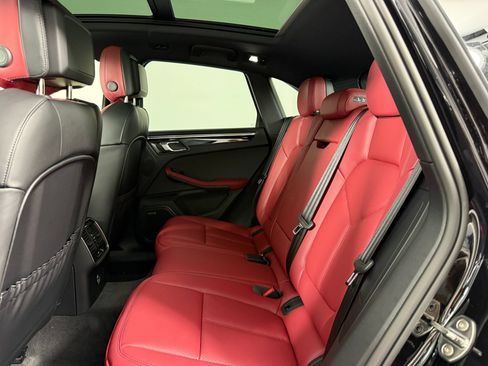 Certified 2026 Porsche Macan AWD/4WD image 22