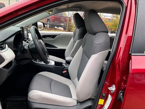 Used 2022 Toyota RAV4 XLE image 7