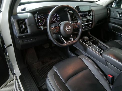 Used 2023 Nissan Pathfinder SL w/ SL Premium Package AWD/4WD image 16