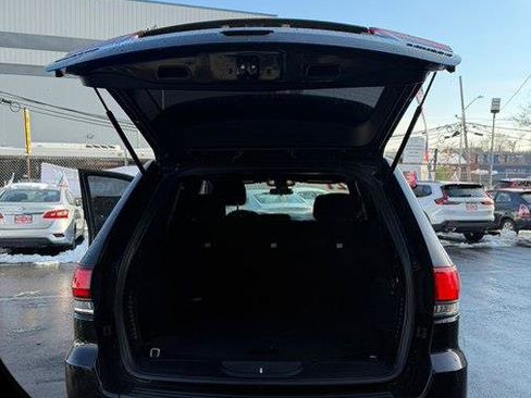 Used 2021 Jeep Grand Cherokee Laredo image 21