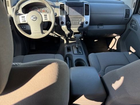 Used 2019 Nissan Frontier SV image 12