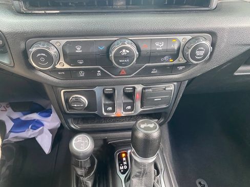 Used 2024 Jeep Wrangler Sport AWD/4WD image 24