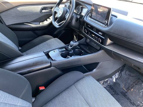 Used 2023 Nissan Rogue SV FWD image 9