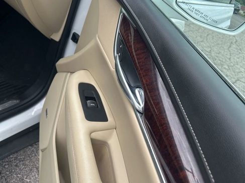 Used 2017 Cadillac XT5 Luxury w/ Driver Awareness Package image 18