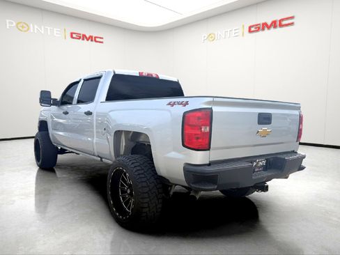Used 2018 Chevrolet Silverado 1500 W/T w/ WT Convenience Package AWD/4WD image 5