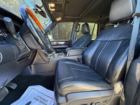 Used 2016 Lincoln Navigator Select image 5