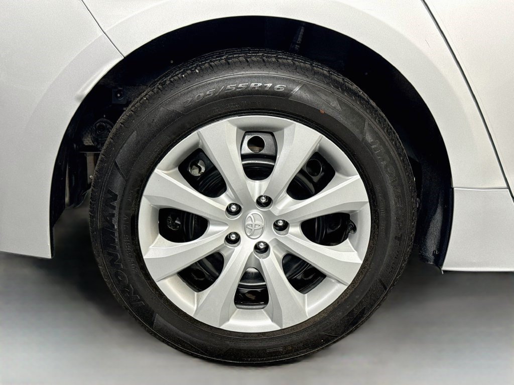Used 2025 Toyota Corolla LE FWD image 31