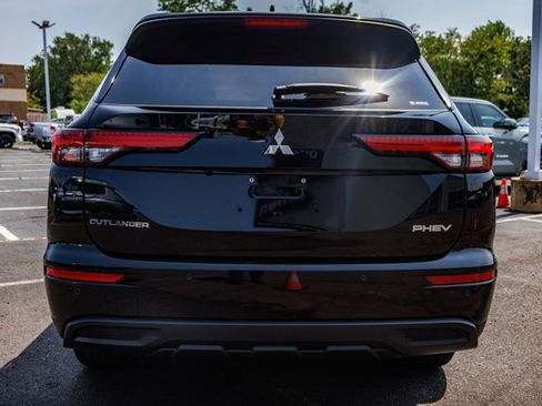 New 2025 Mitsubishi Outlander ES image 6