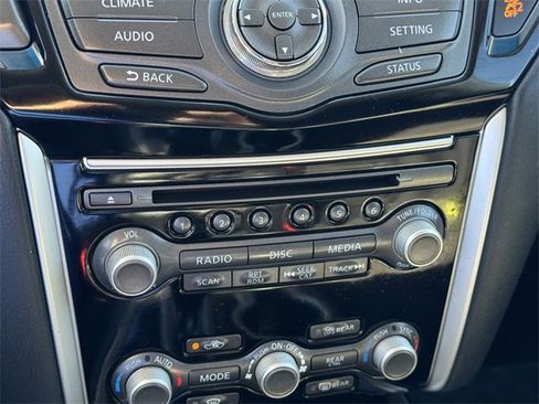 Used 2020 Nissan Pathfinder SV image 13