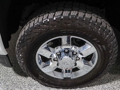 Used 2017 GMC Sierra 2500 Denali w/ Duramax Plus Package AWD/4WD image 11